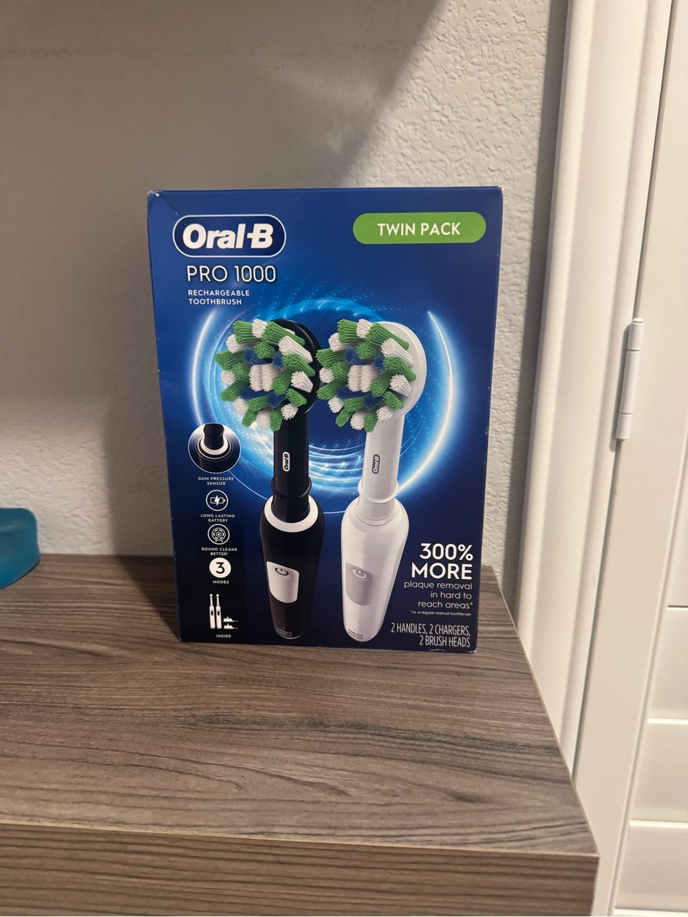 Oral B Pro 1000 Twin Pack Electric Toothbrushes - Black & White